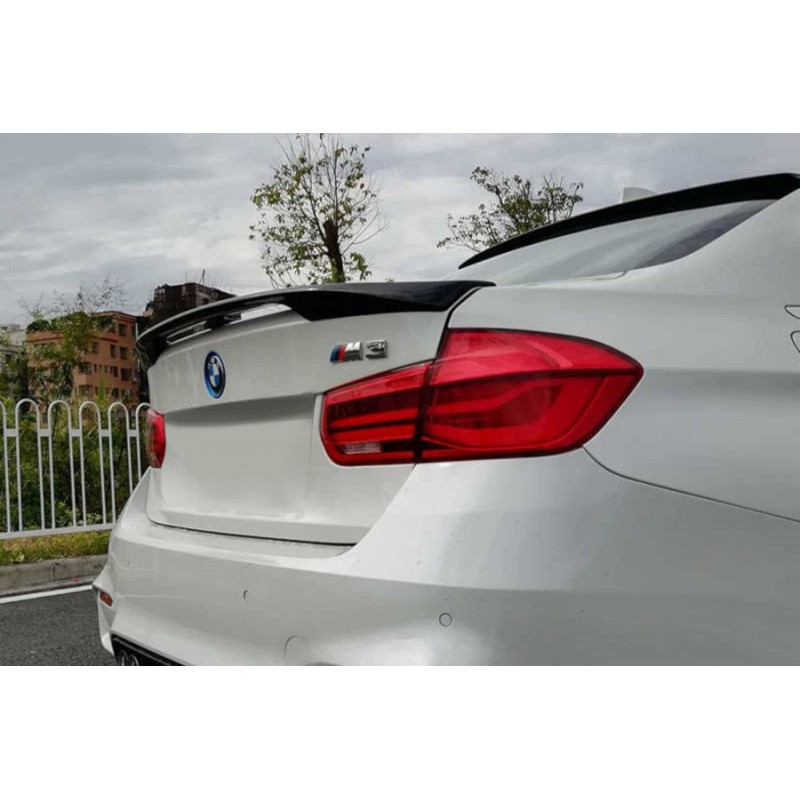 Becquet adaptable sur BMW Série 3 F30 en ABS (12-18) Look CSL