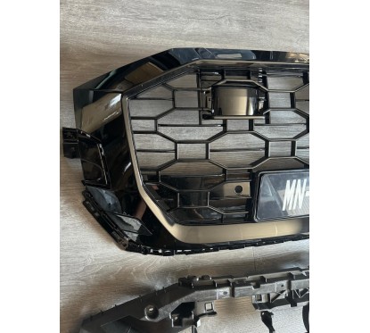Grille de calandre adaptable sur Audi Q8 Noir Brillant (18+) Look RSQ8