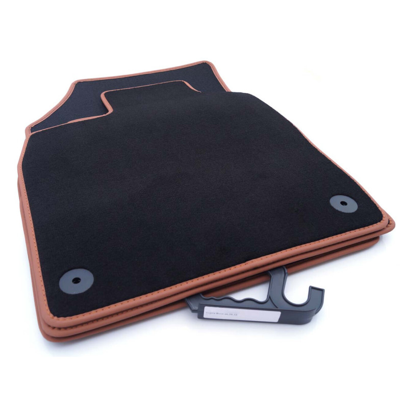 Set de 4x tapis velour Premium Cupra Born, coutures marron