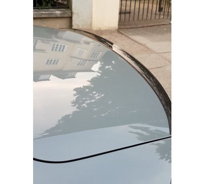 Becquet Audi A8 Berline look S Line noir brillant (02-18)