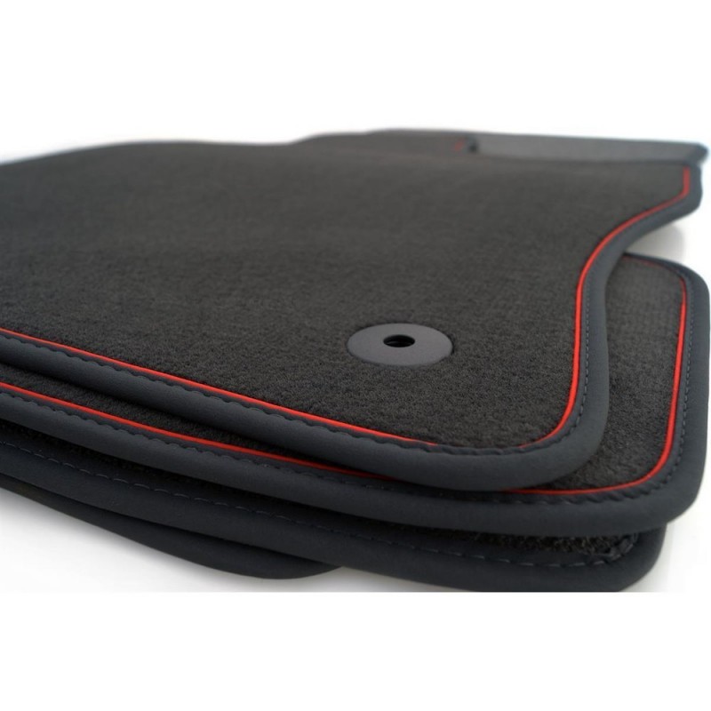 Set de 4x tapis velours noir & bande rouge Seat Leon III 5F / ST Break (12+) Set de 4x tapis velours noir & bande rouge Seat Leon III 5F / ST Break (12+)